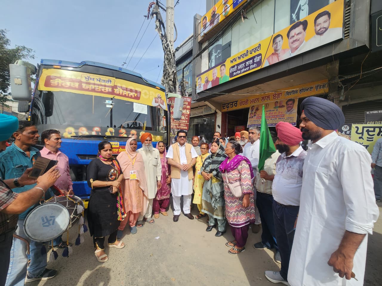 ਵਿਧਾਇਕ ਬੱਗਾ ਨੇ ਹੈਬੋਵਾਲ ਤੋਂ ਸ਼ਰਧਾਲੂਆਂ ਦੀ ਬਸ ਕੀਤੀ ਰਵਾਨਾ